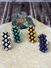 Load image into Gallery viewer, BEAUTIFUL HANDMADE KINGMAN TURQUOISE AND STERLING SILVER ADJUSTABLE RING