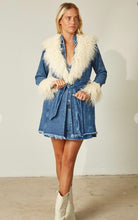 Load image into Gallery viewer, Retro Denim Coat With Fur Detailing
