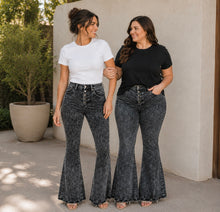 Load image into Gallery viewer, Petra153 Vintage Rebel Flare Jeans
