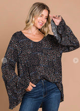 Load image into Gallery viewer, Floral Print Ruffle Bell Sleeve V Neck Top
