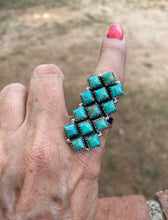 Load image into Gallery viewer, BEAUTIFUL HANDMADE KINGMAN TURQUOISE AND STERLING SILVER ADJUSTABLE RING
