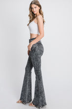 Load image into Gallery viewer, Petra153 Vintage Rebel Flare Jeans
